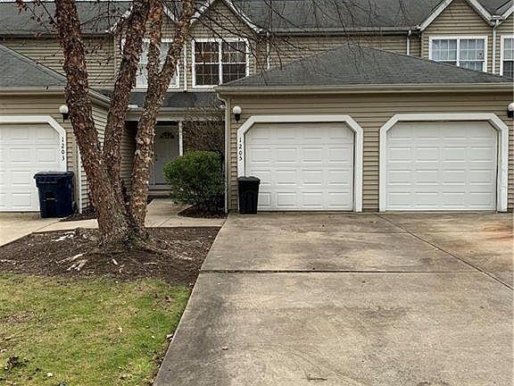 3rd image of 1205 Summerfield Ln NE