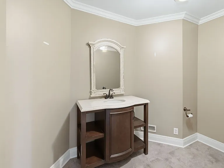 710 Ashley Run — Photo 32