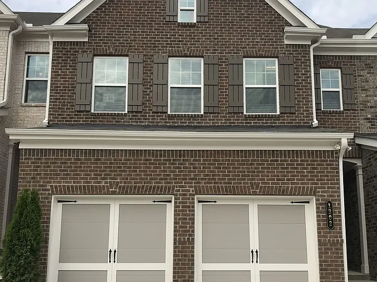 1302 Endicott Ct — Photo 1