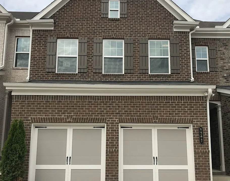 1302 Endicott Ct