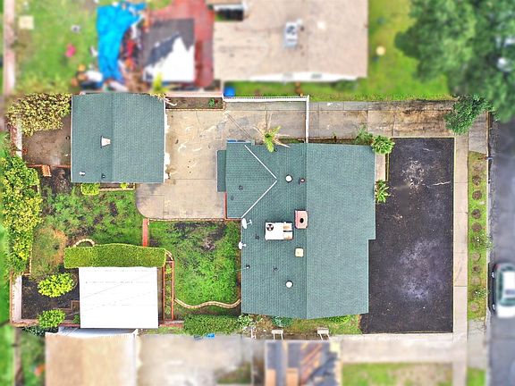 3rd image of 926 W 25th St