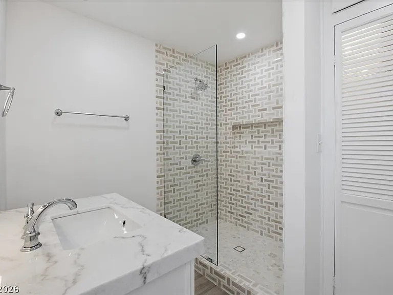 1300 Canosa Ave — Photo 5