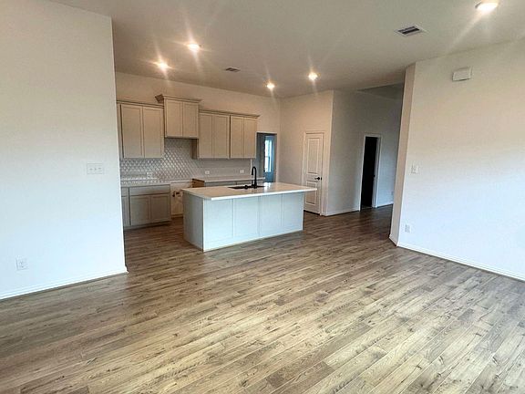 2nd image of 2156 Shady Glen Ln