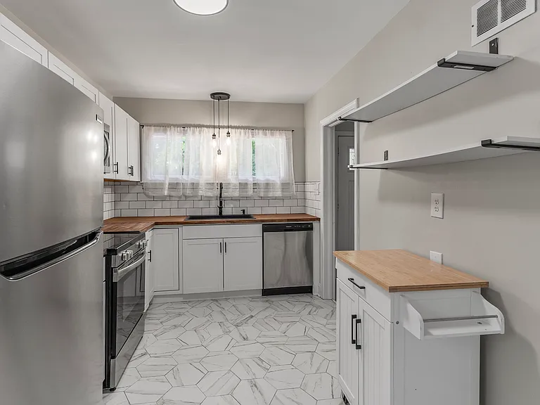 107 Lamb St — Photo 11