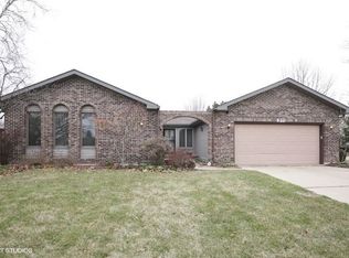 622 Yellowstone Dr, Elgin, IL 60123