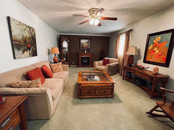 5th image of 3206 Camelot Dr