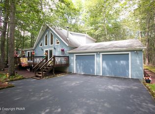 7127 Winnebago Dr, Pocono Lake, PA