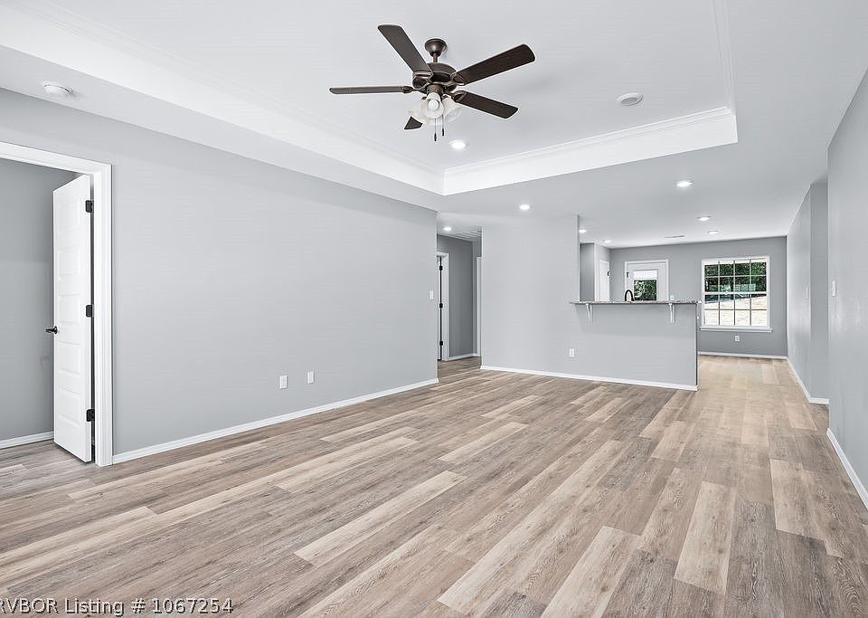 2nd image of 2212 Lisa Ln