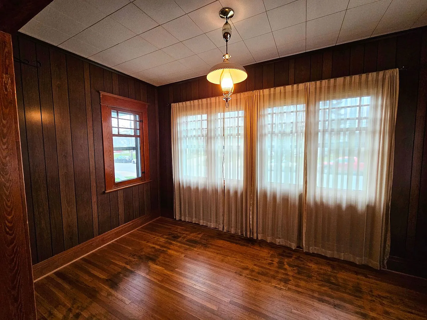 255 Woodside Ave — Photo 2