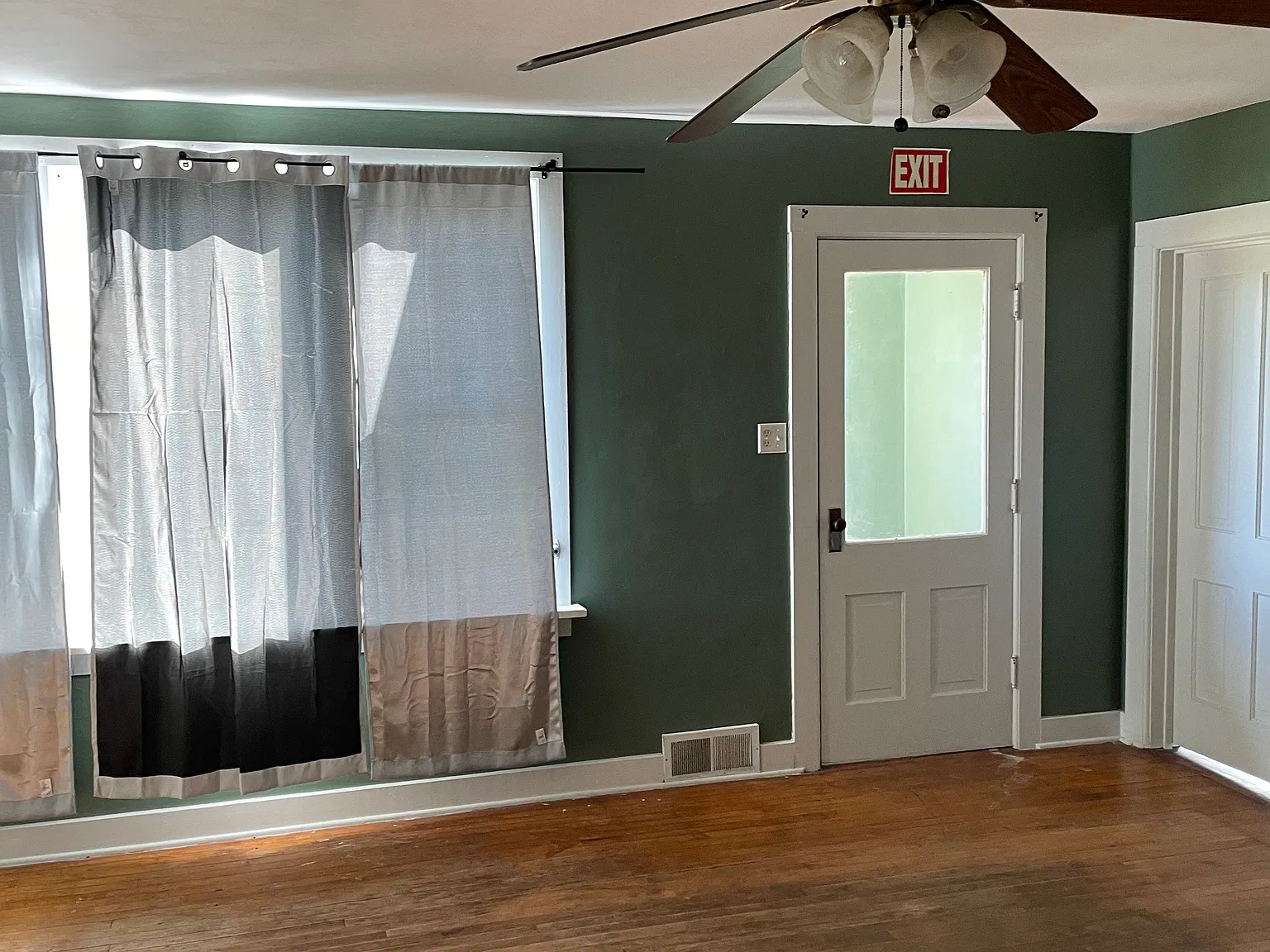 8 bed, 1.5 bath, $1,500 — Photo 3