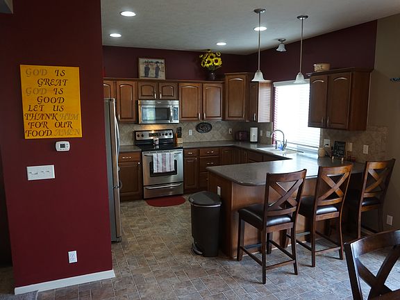 4th image of 4665 N 162nd St