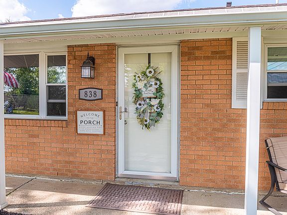 3rd image of 838 Briarwood Dr
