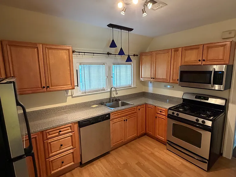 432 Porter Ave #2 — Photo 2