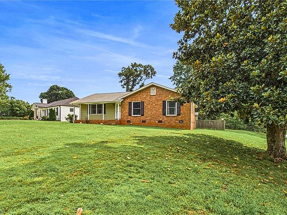 3rd image of 4127 Summerglen Dr