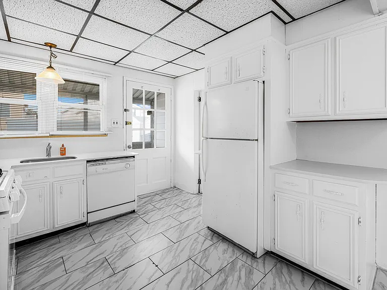 7 N Jefferson Ave — Photo 12