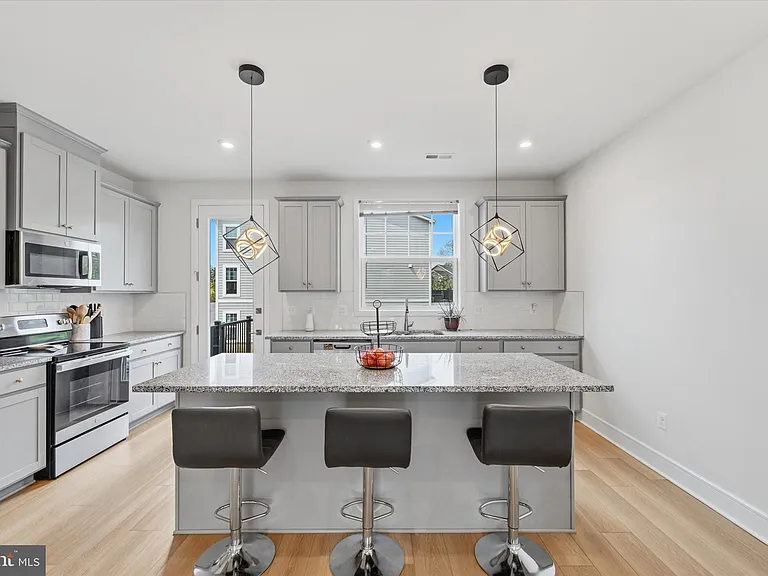 4256 Frost St — Photo 11