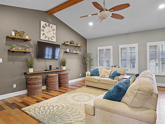 3rd image of 105 Jacqueline Dr