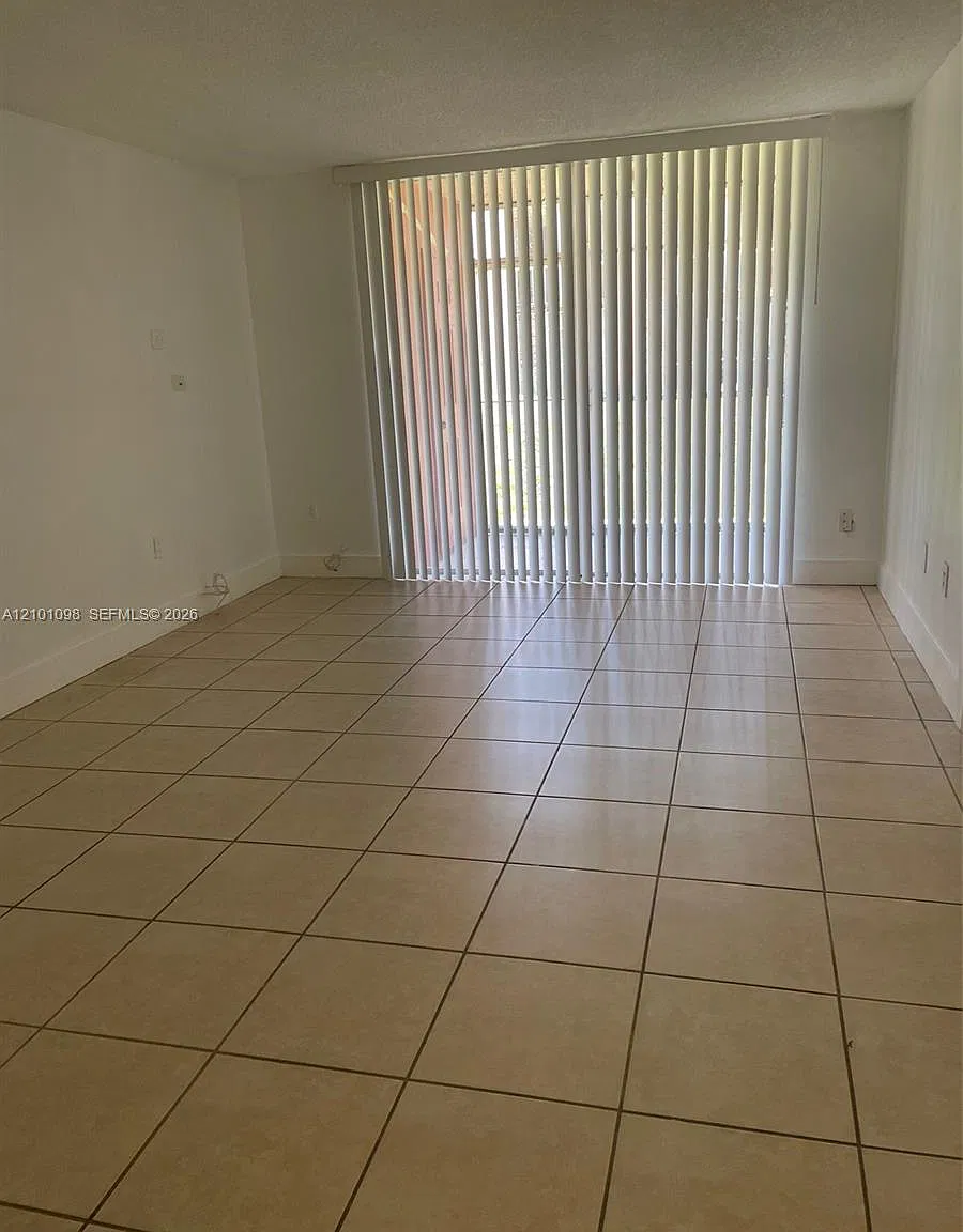Point South Condo — Photo 2