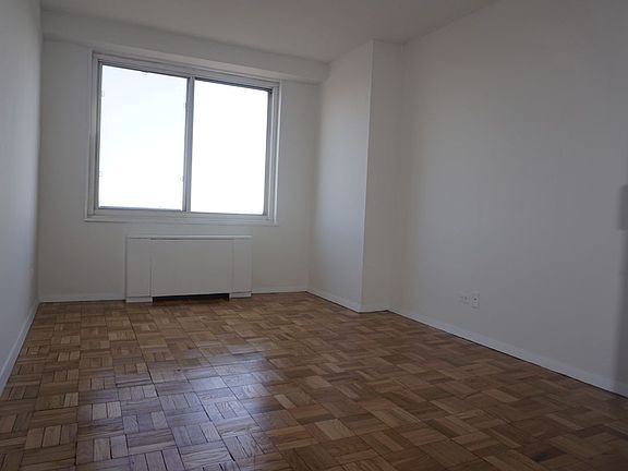 3rd image of 3333 Henry Hudson Pkwy APT 5C