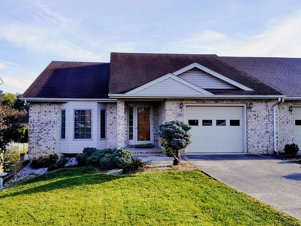 222 Fairground Rd