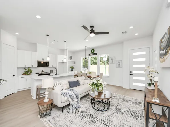 860 Rachel St #D, Houston, TX 77091