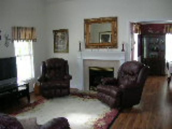 3rd image of 315 Wyndhurst Dr