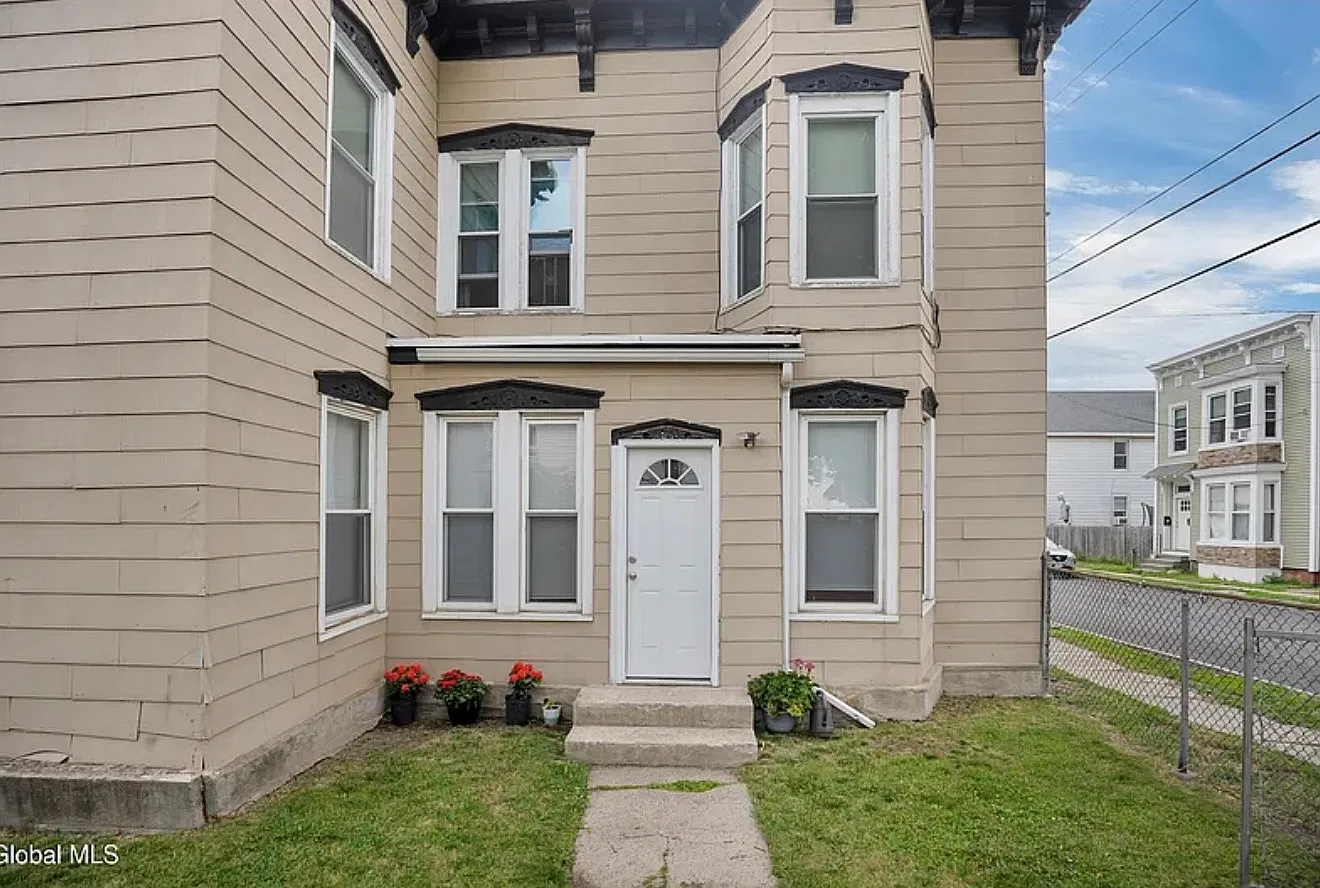 3 bed, 2236 sqft, $1,650 — Photo 1