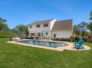 8 Willowood Ct, Westhampton, NY 11977