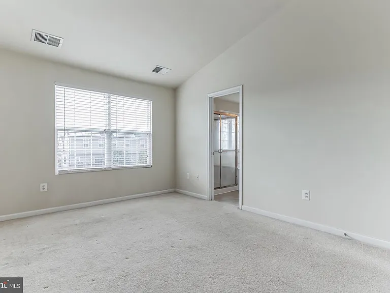 5065 Ottawa Park Pl — Photo 4