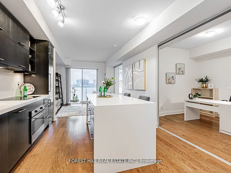 1080 Bay St #505 — Photo 10