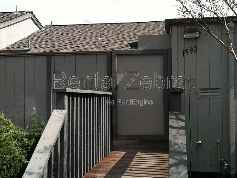 1592 Ashwood Dr — Photo 19