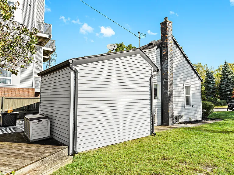 117 N West St — Photo 32