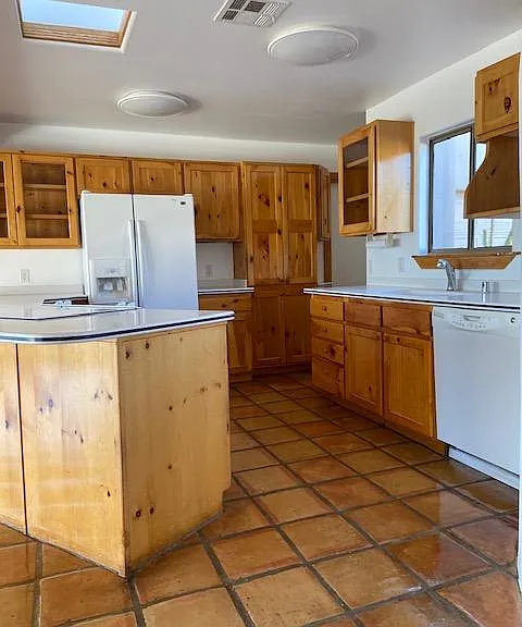 2045 Cresta Ct — Photo 4