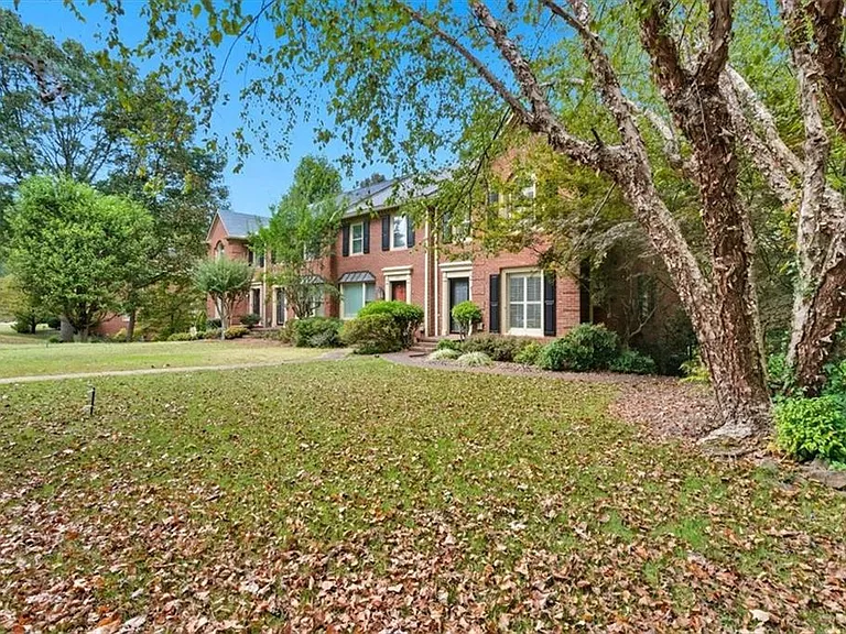 1211 Whitlock Ridge Dr SW — Photo 2