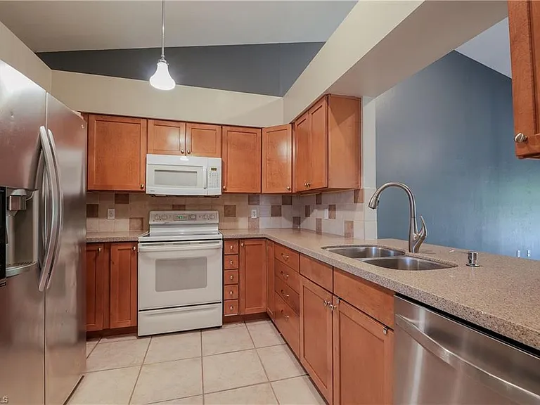 430 Saint Andrews Blvd #6 — Photo 19