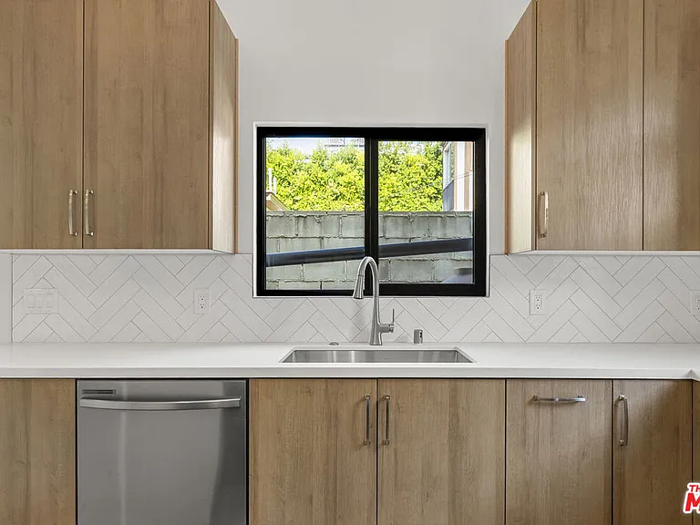 824 N Orange Grove Ave — Photo 7