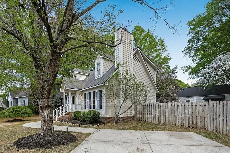 3 bed, 2.5 bath, 1511 sqft, $1,945 — Photo 2