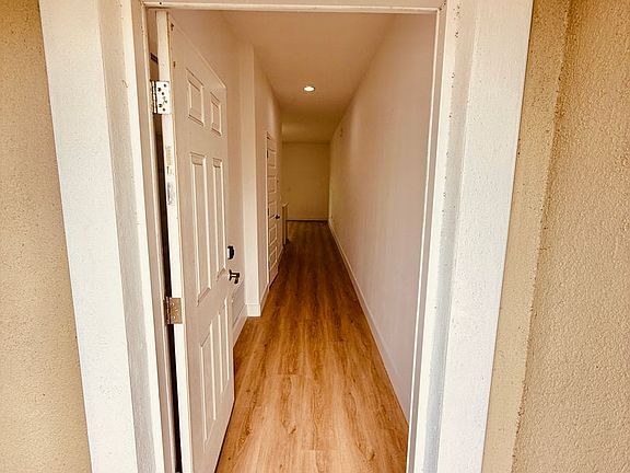 3rd image of 823 Paddleboard Ct