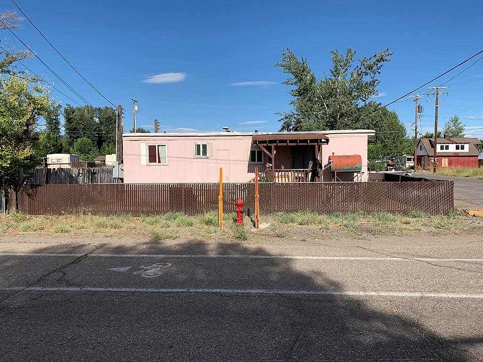2nd image of 325 3rd St