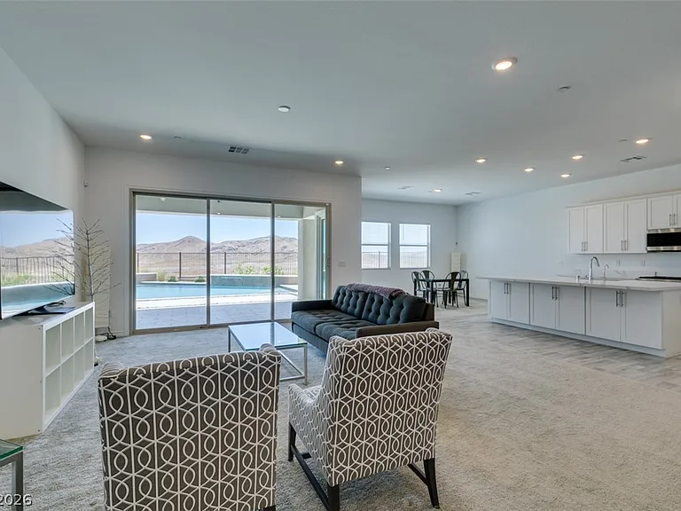 988 Edinburgh Fields Ct — Photo 10