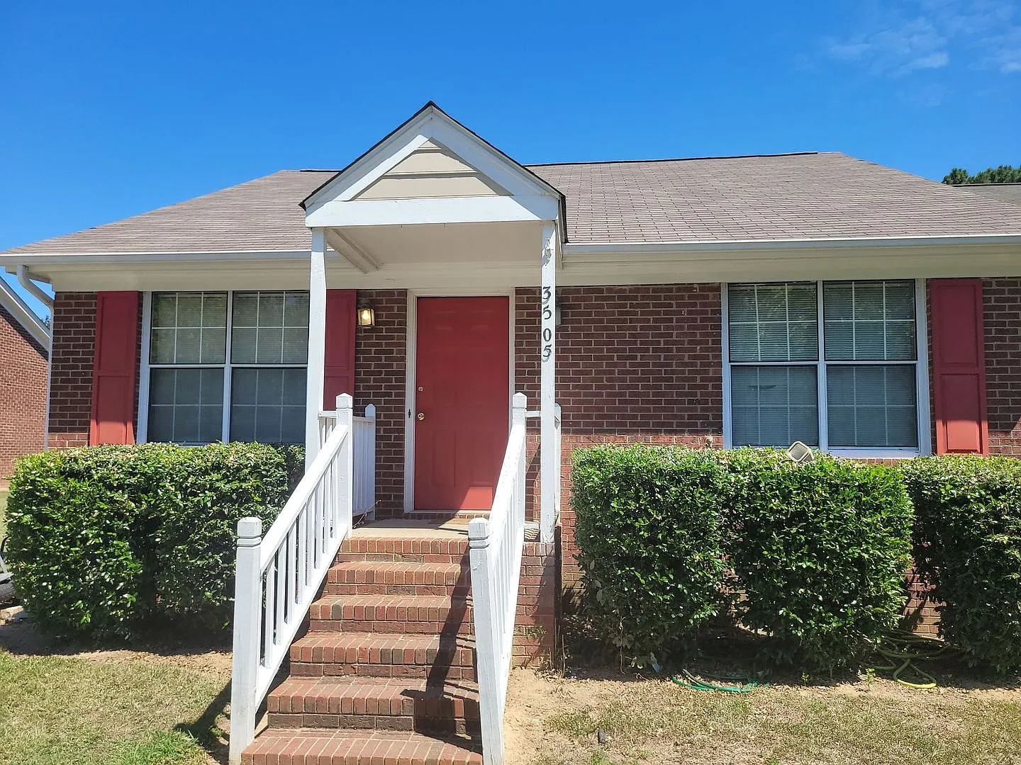 Charming 2-bedroom home nestled in the vibrant city of Raleigh — Photo 1