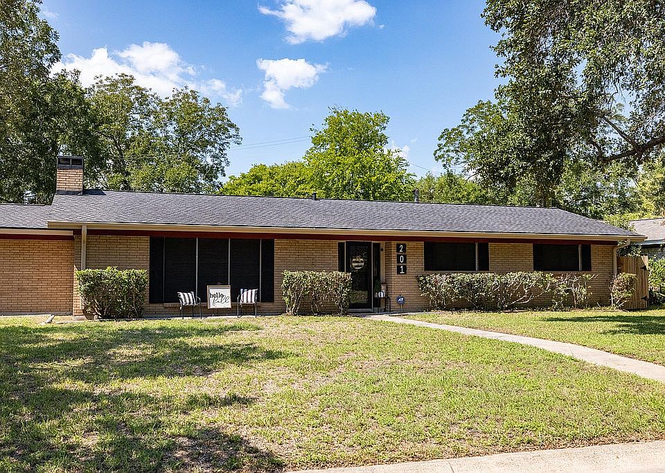 1st image of 201 Glenbrook Ln