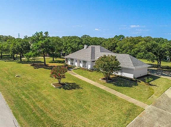 3rd image of 908 Meadow Dr
