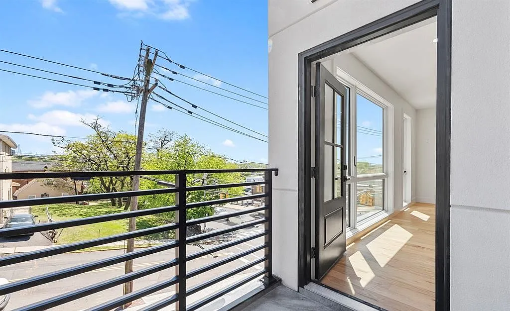 3 bed, $5,300 — Photo 4