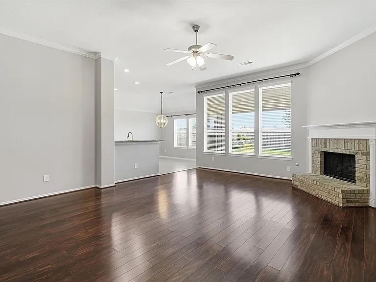 2506 Barton Springs St — Photo 5