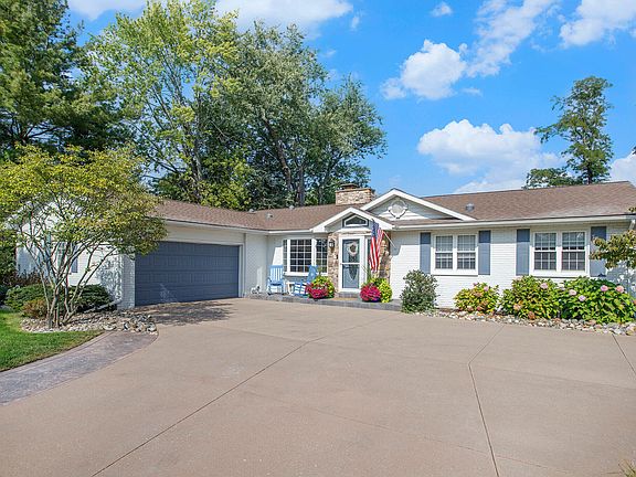 2nd image of 686 Country Club Dr