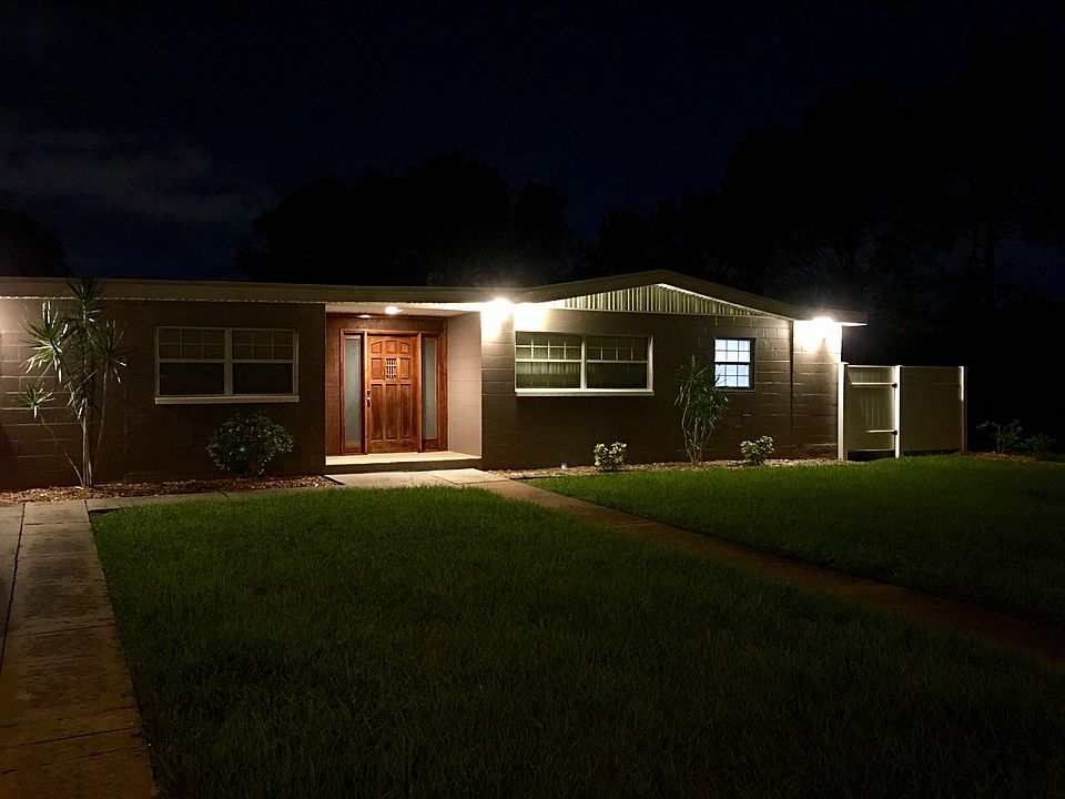 1st image of 220 W 108th Ave