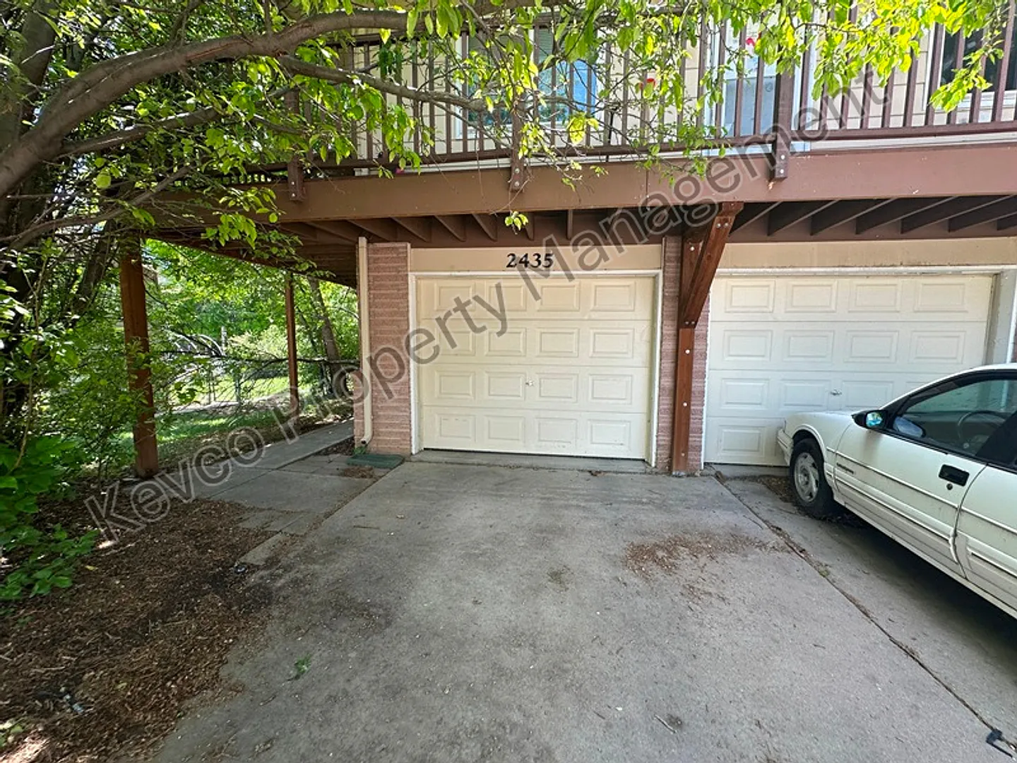 2433-2435 Crabtree Dr — Photo 2