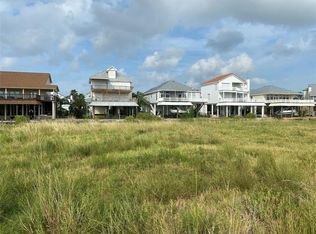 402 Neptune Cir, Tiki Island, TX 77554