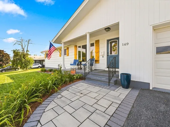 169 Raven Rd, Lowell, MA 01852